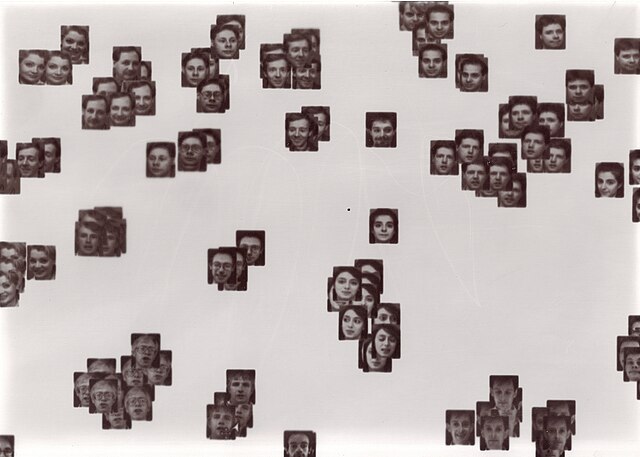 Data_flock_(faces)_by_Philipp_Schmitt_&amp;_AT&amp;T_Laboratories_Cambridge