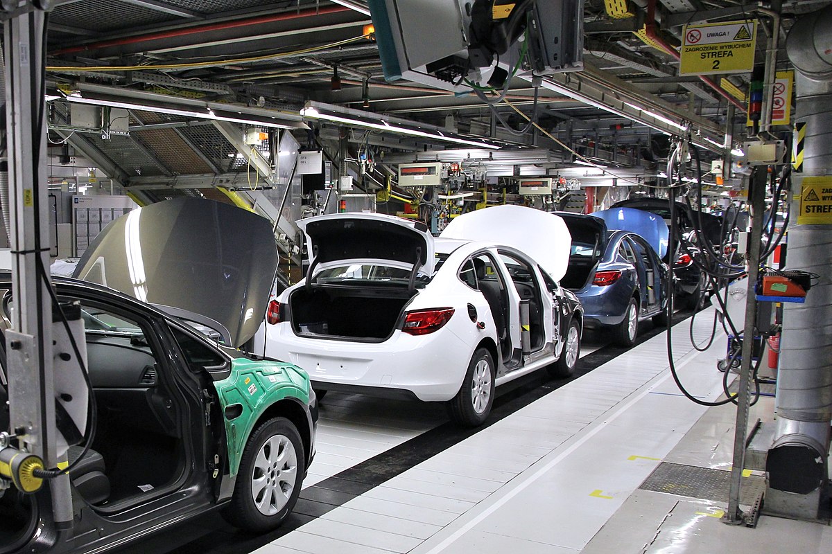 002_Production_line_-_car_assembly_line_in_General_Motors_Manufacturing_Poland_-_Gliwice_Poland-Marek-Slusarczyk.jpg