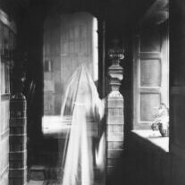Image_of_a_ghost,_produced_by_double_exposure_in_1899